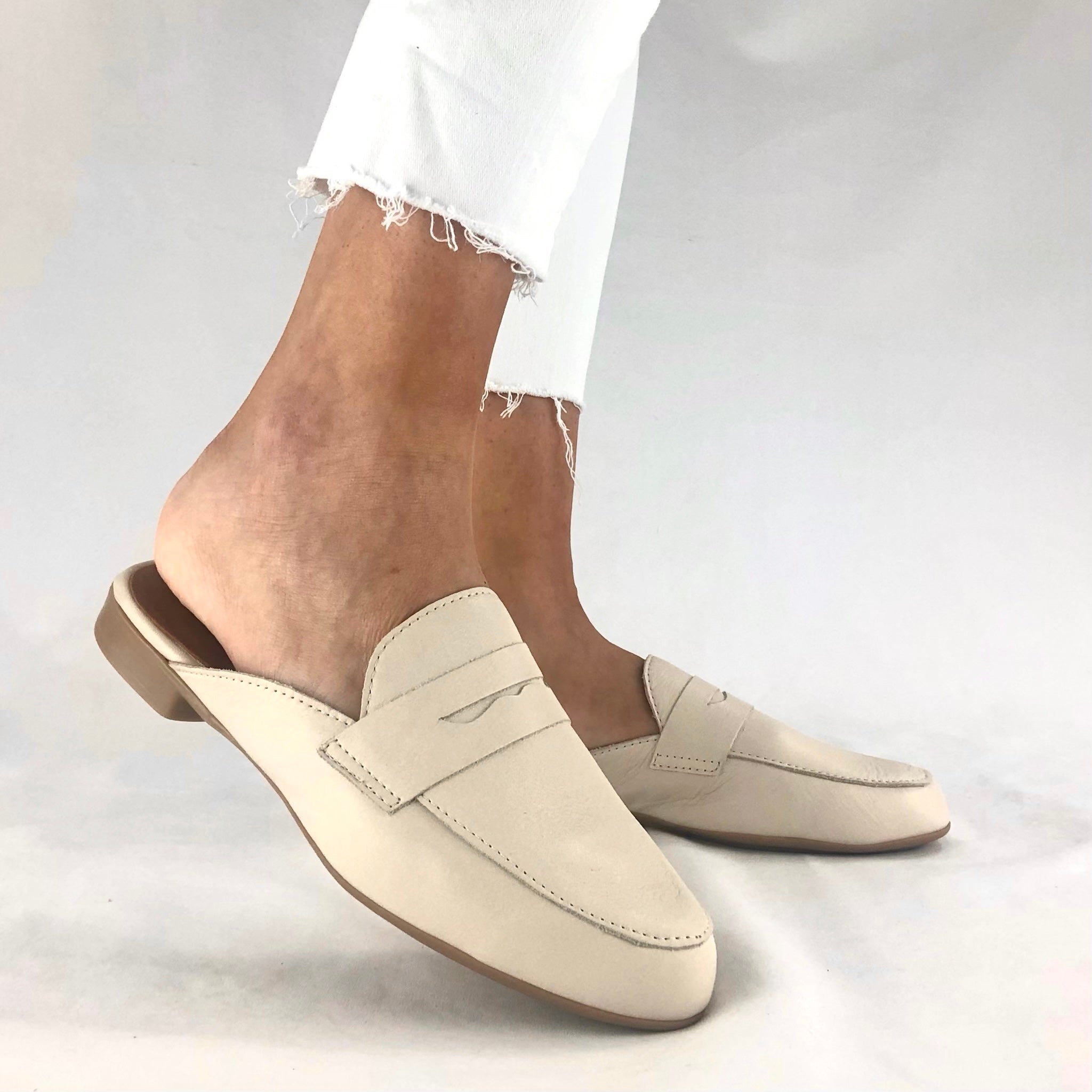 Δερμάτινα Μοκασίνια MARA SHOES ΜΠΕΖ - SS - 73